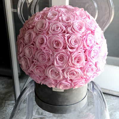 Preserved Roses – Flower bomb in a velvet hat box